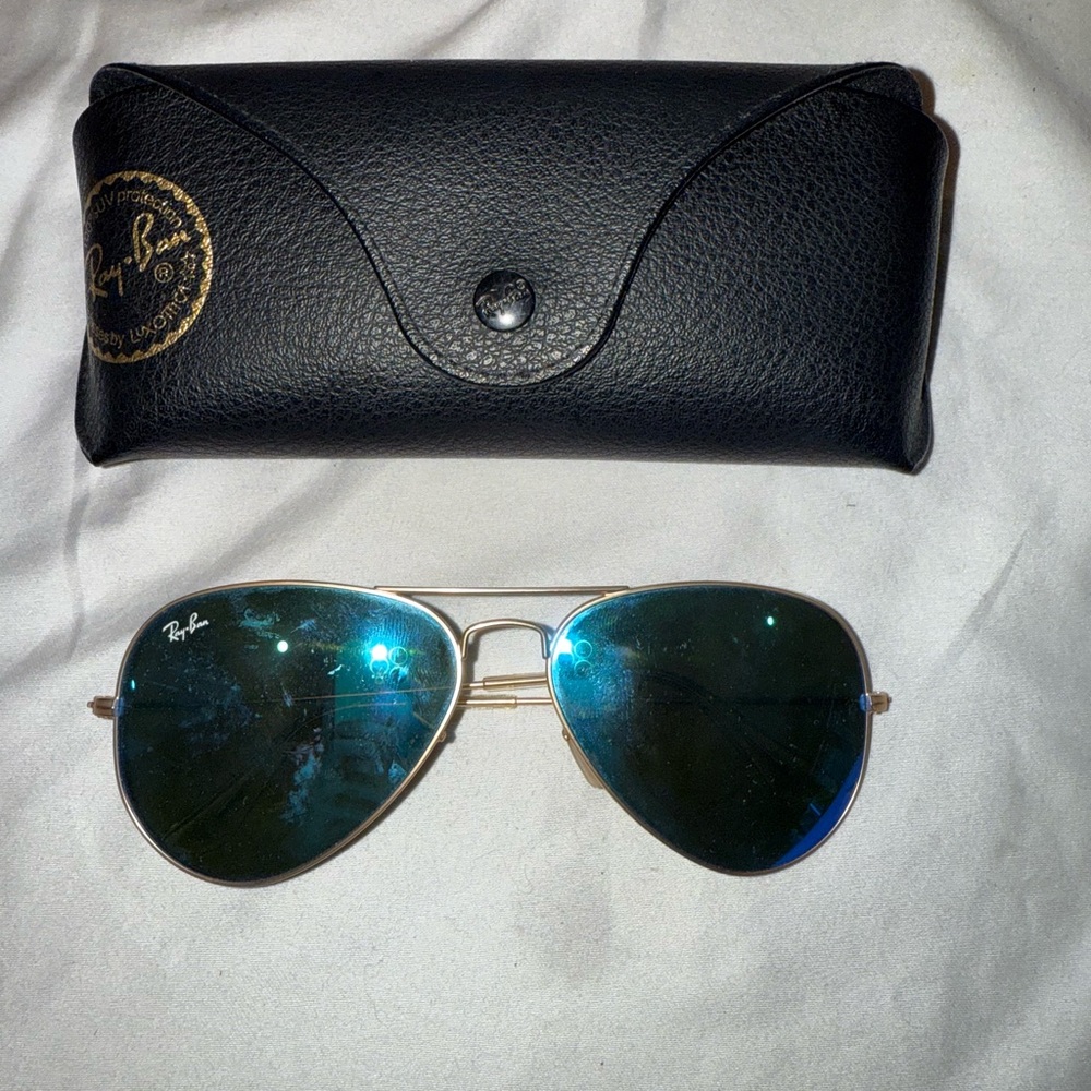 Ray-Ban Aviator Sunglasses with Teal Lenses